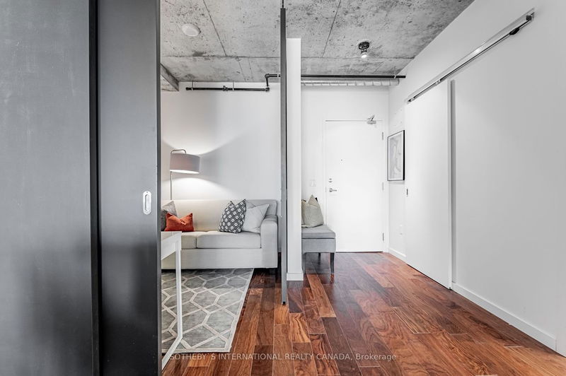 Preview image for 51 Trolley Cres #909, Toronto