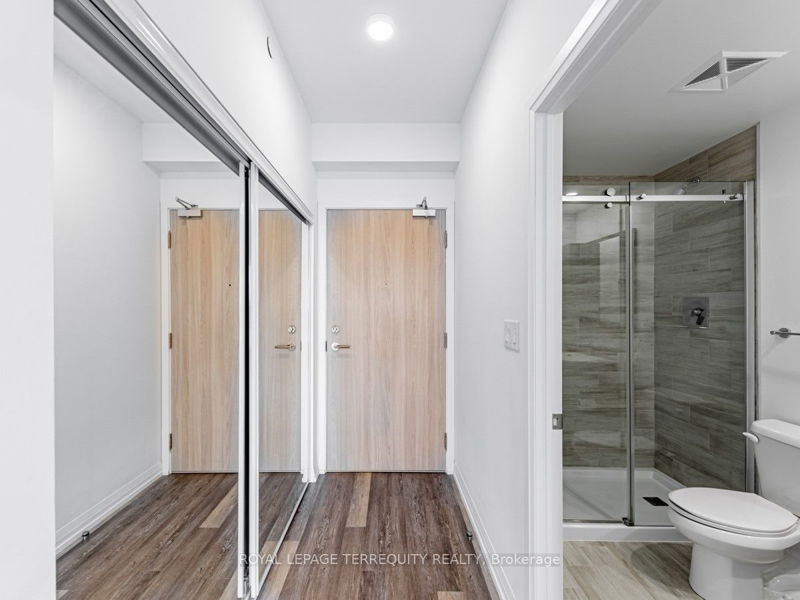 Preview image for 75 Canterbury Pl #809, Toronto