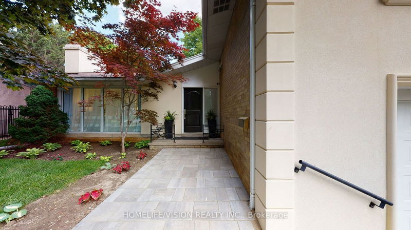 Preview image for 12 Flaremore Cres, Toronto