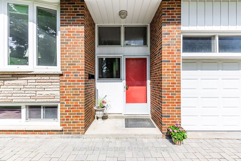 Preview image for 11 Dukinfield Cres, Toronto