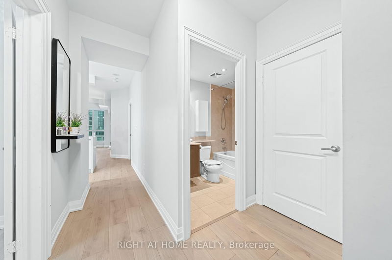 Preview image for 628 Fleet St #803, Toronto