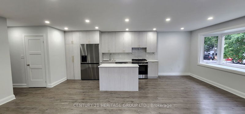 Preview image for 371 Hollyberry Tr, Toronto