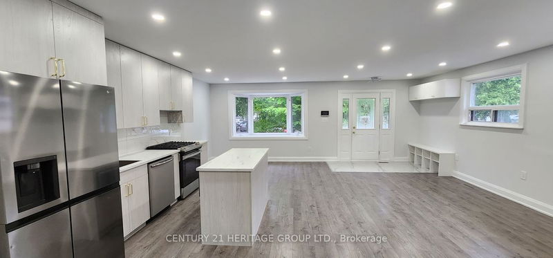 Preview image for 371 Hollyberry Tr, Toronto