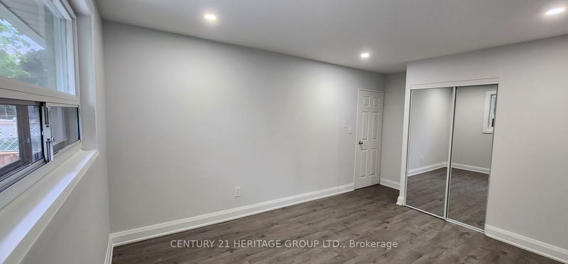 Preview image for 371 Hollyberry Tr, Toronto
