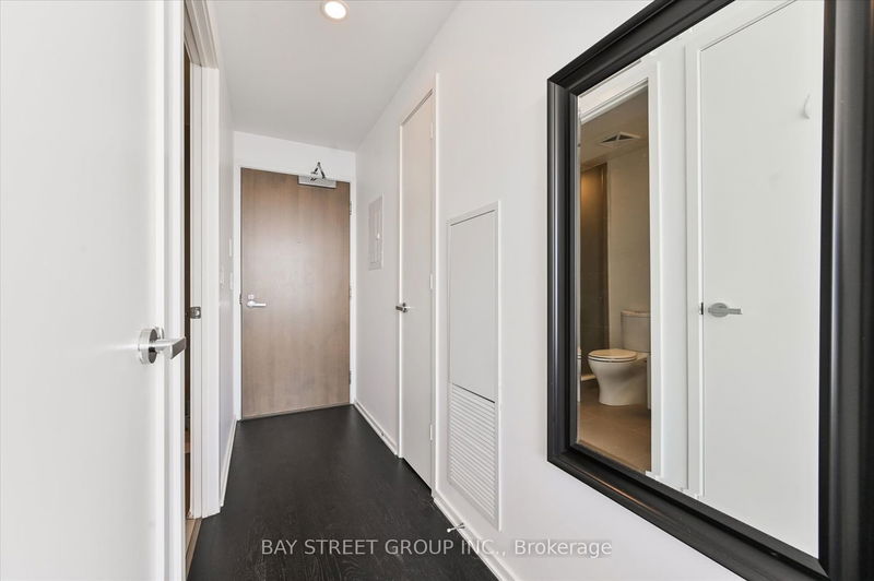 Preview image for 1 Bloor St E #5303, Toronto