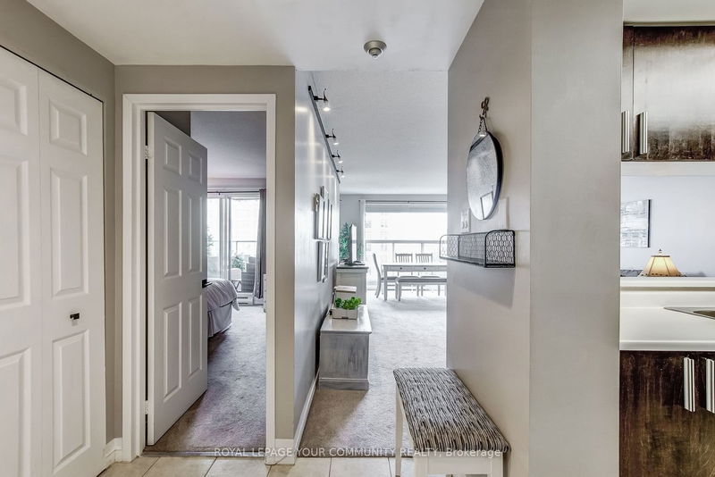 Preview image for 77 Harbour Sq W #809, Toronto