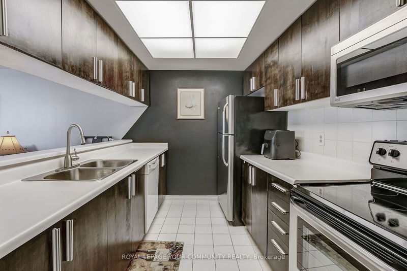 Preview image for 77 Harbour Sq W #809, Toronto