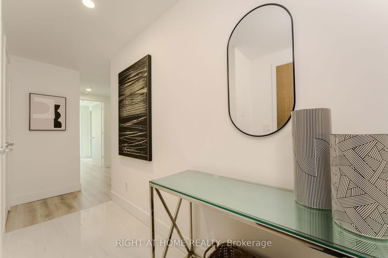 Preview image for 1 Bloor St E #1610, Toronto