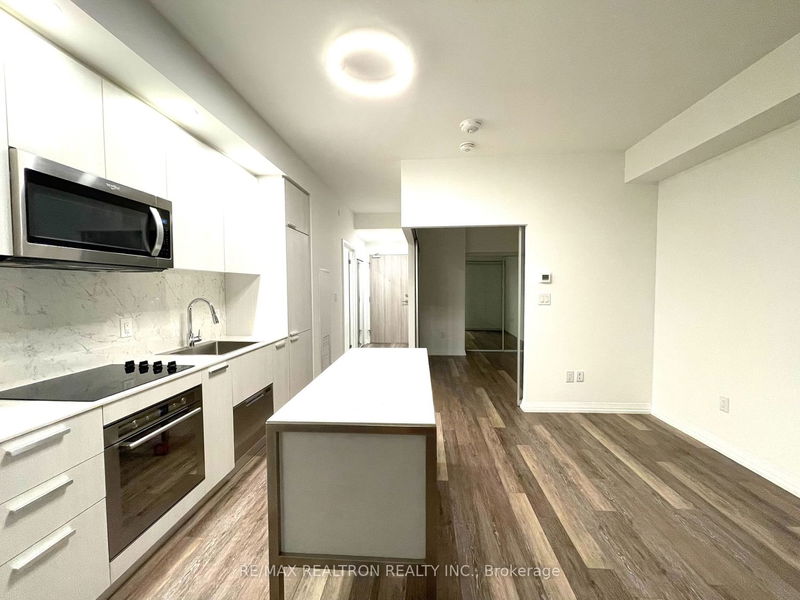 Preview image for 75 Canterbury Pl #815, Toronto