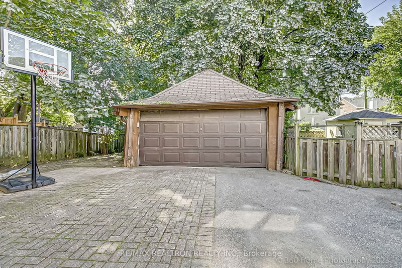 Preview image for 146 Chiltern Hill Rd, Toronto