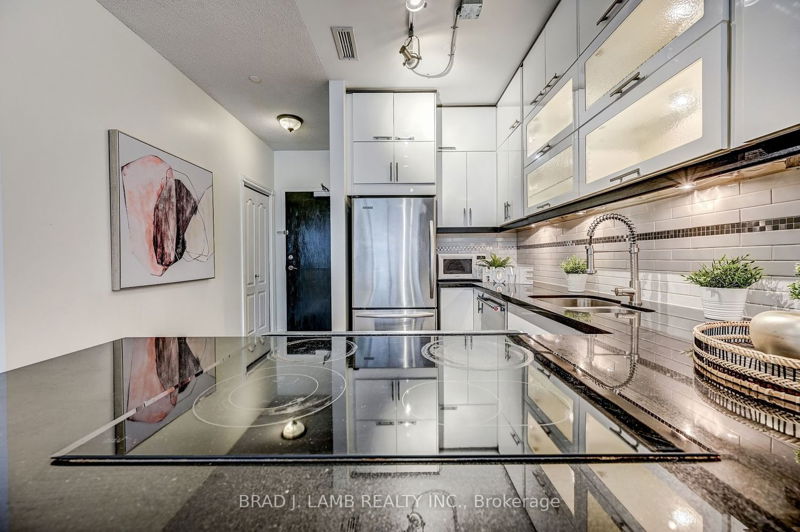 Preview image for 393 King St W #904, Toronto