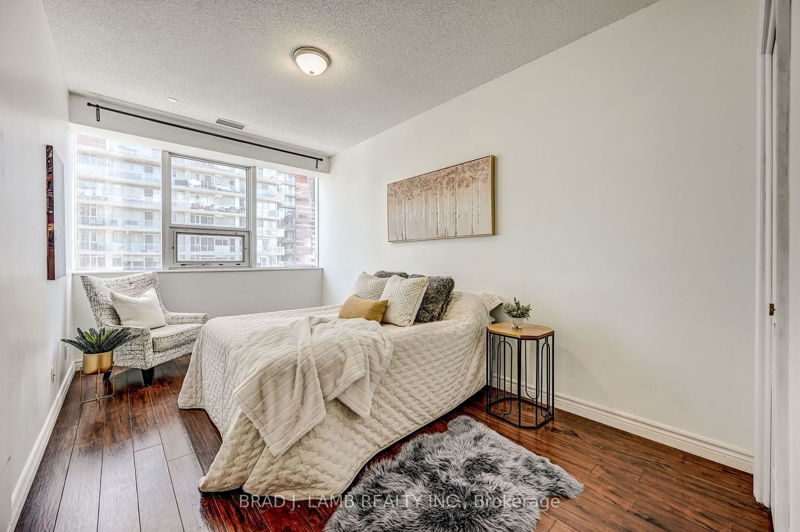 Preview image for 393 King St W #904, Toronto