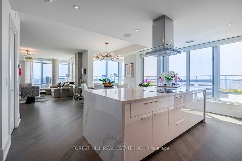 Preview image for 1 Edgewater Dr #716, Toronto