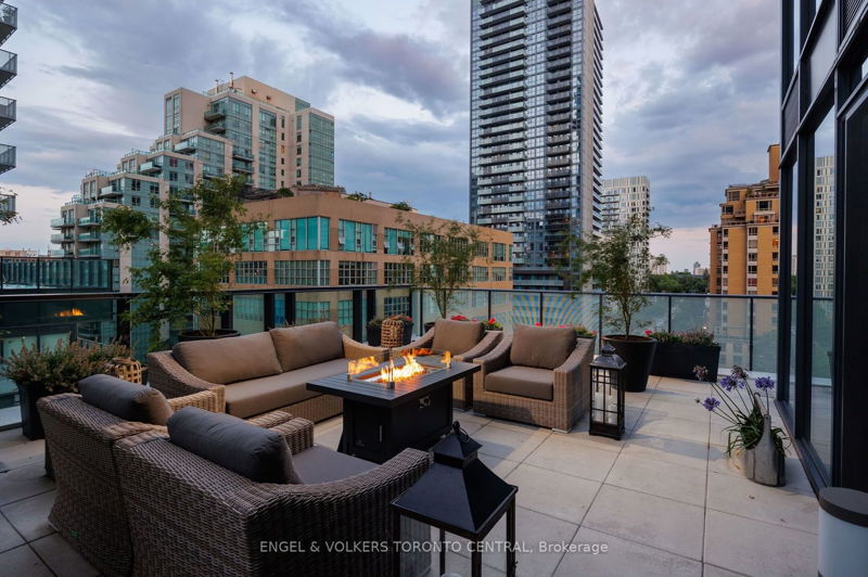 Preview image for 161 Roehampton Ave #803, Toronto
