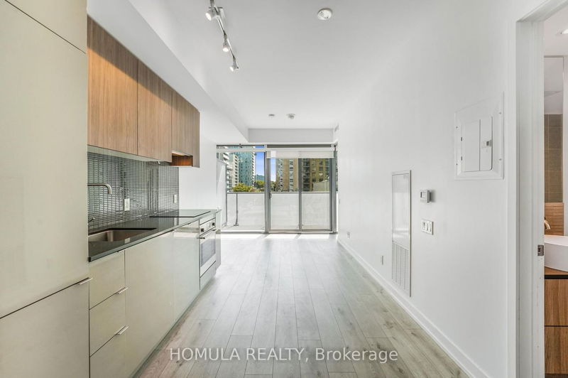 Preview image for 161 Roehampton Ave #515, Toronto