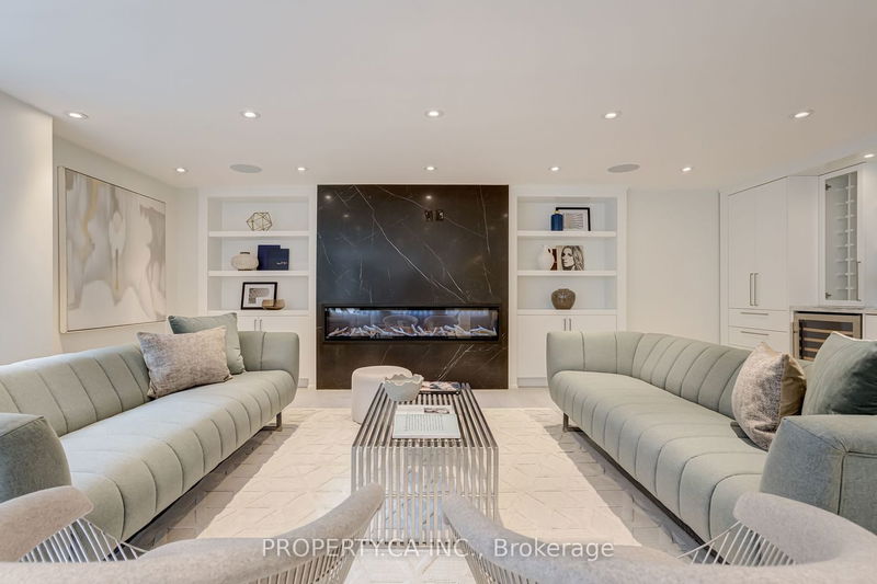 Preview image for 164 Cumberland St #402, Toronto