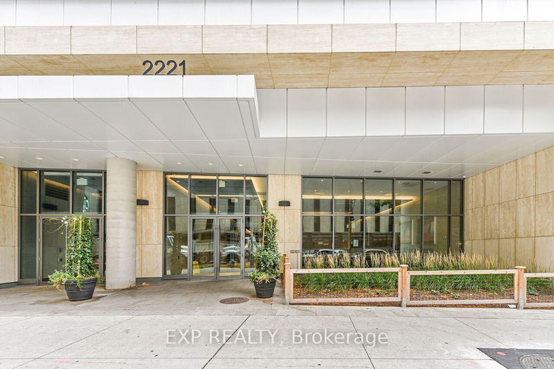 Preview image for 2221 Yonge St #911, Toronto