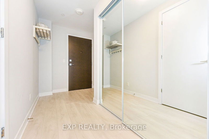 Preview image for 2221 Yonge St #911, Toronto