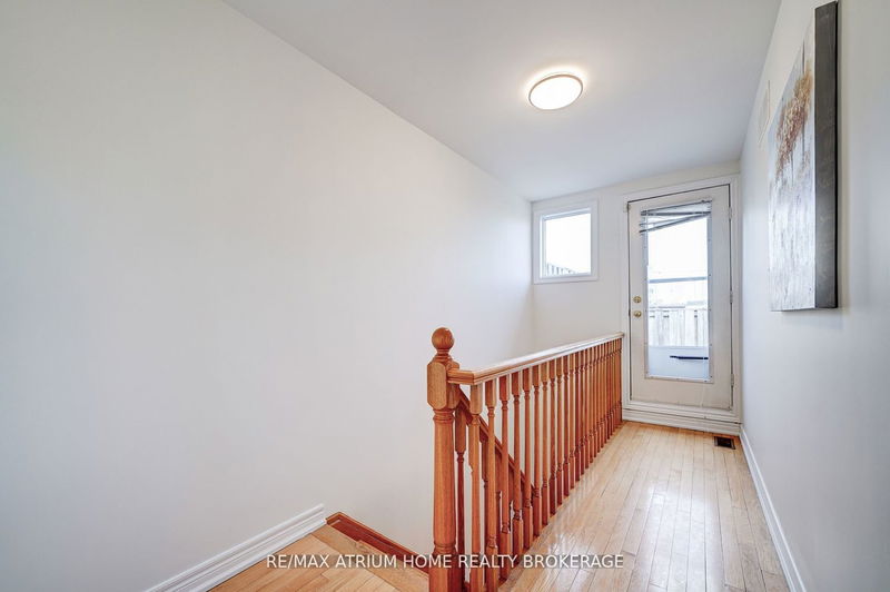 Preview image for 32C Oxford St, Toronto