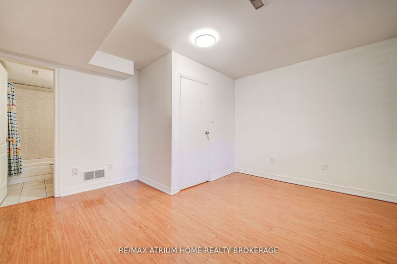 Preview image for 32C Oxford St, Toronto