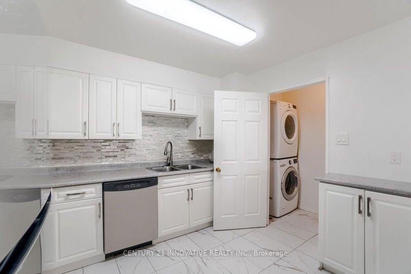 Preview image for 45 Carlton St #914, Toronto