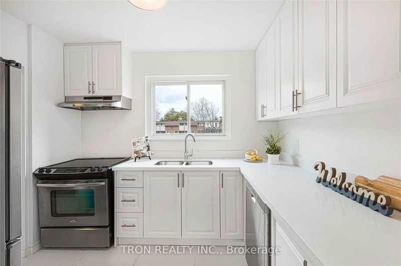 Preview image for 71 Godstone Rd #116, Toronto