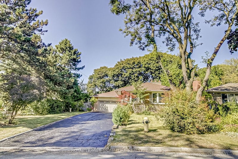 Preview image for 8 Wycliffe Cres, Toronto
