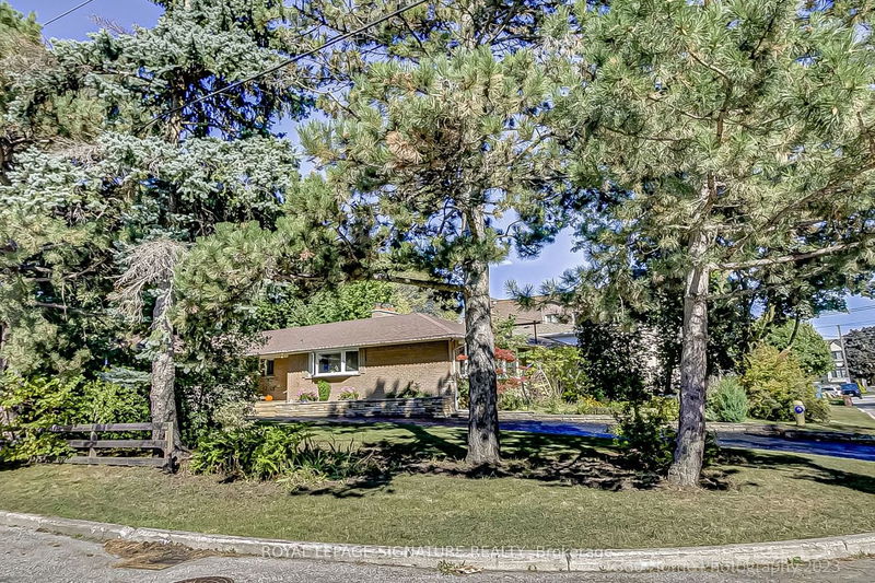 Preview image for 8 Wycliffe Cres, Toronto