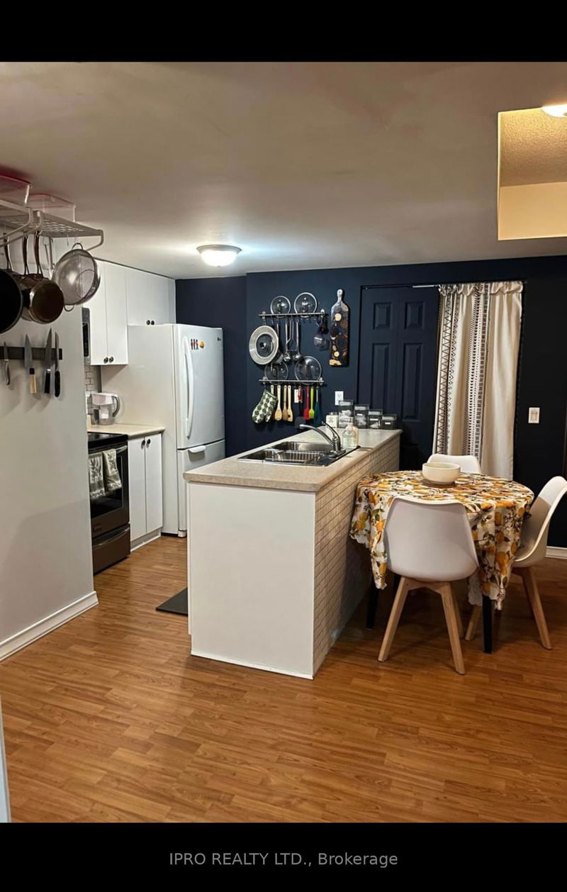 Preview image for 15 Maplewood Ave #1008, Toronto