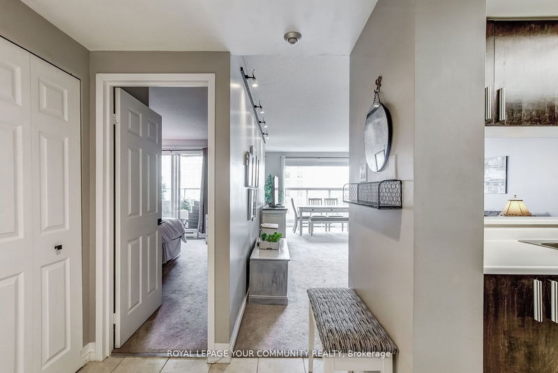 Preview image for 77 Harbour Sq W #809, Toronto