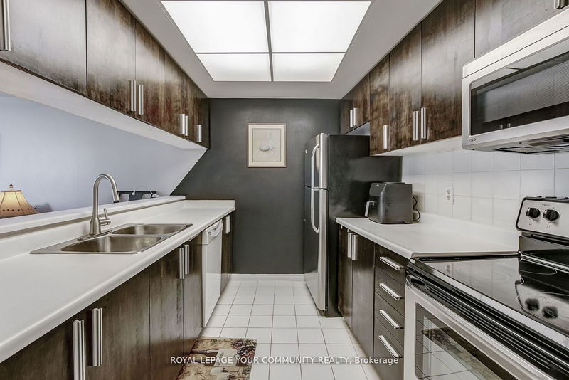 Preview image for 77 Harbour Sq W #809, Toronto