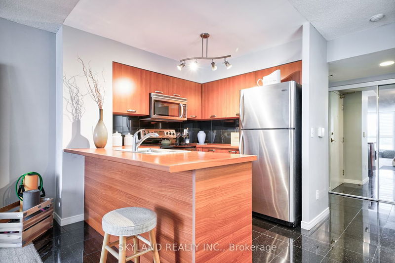 Preview image for 51 Harrison Garden Blvd #401, Toronto