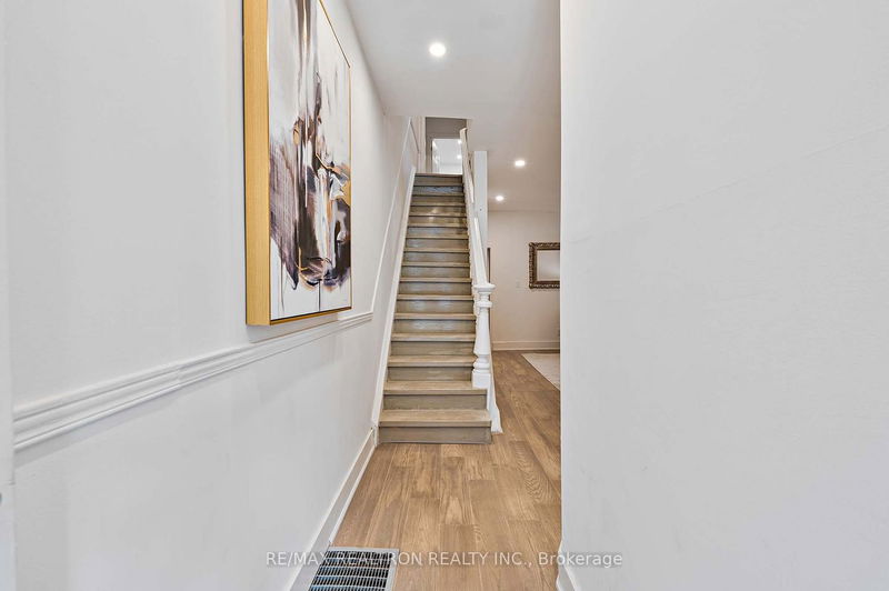 Preview image for 243 Lippincott St, Toronto