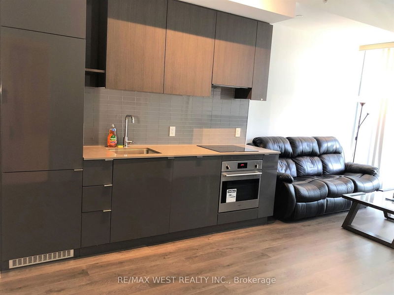 Preview image for 161 Roehampton Ave #908, Toronto