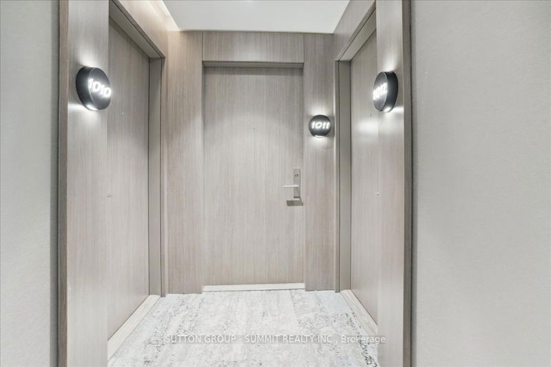Preview image for 161 Roehampton Ave #1010, Toronto