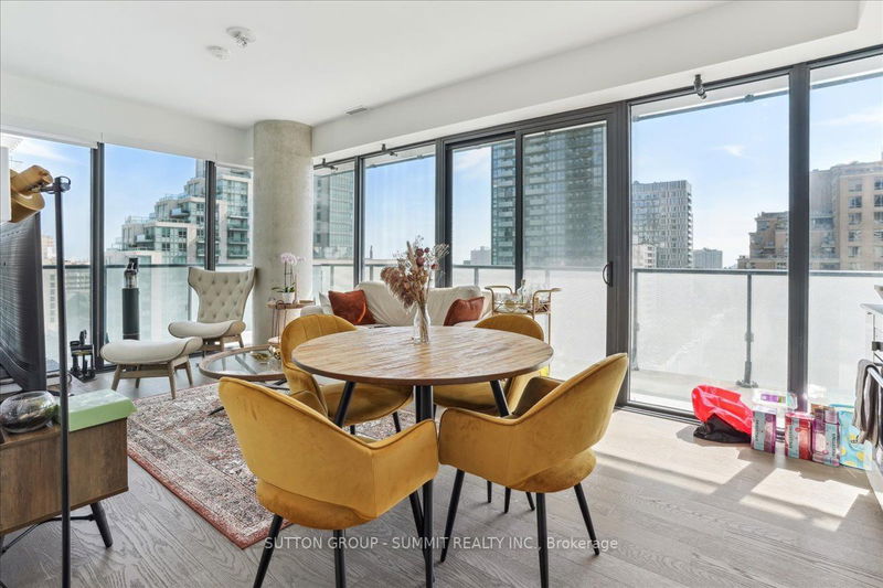 Preview image for 161 Roehampton Ave #1010, Toronto
