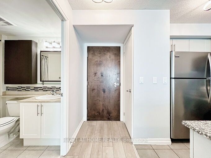 Preview image for 16 Yonge St #803, Toronto