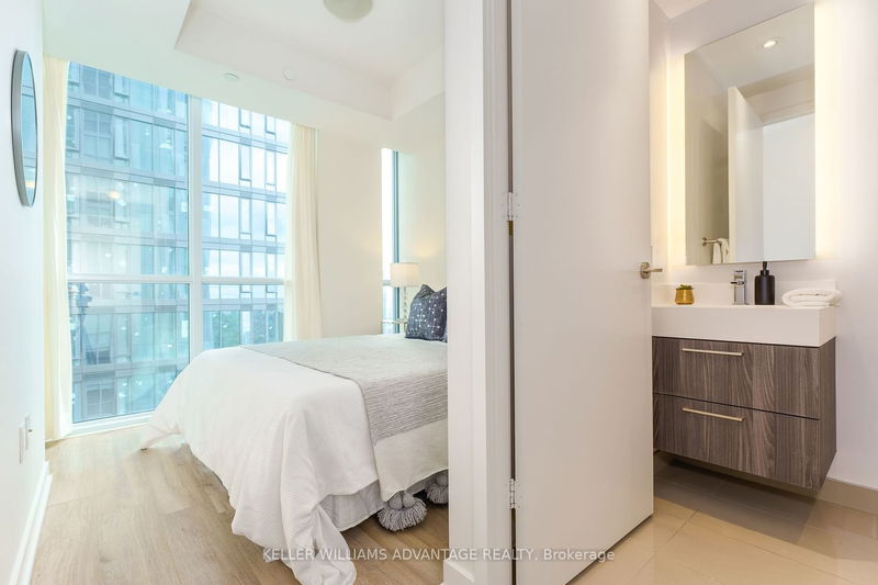 Preview image for 1 Yorkvillw Ave #3701, Toronto