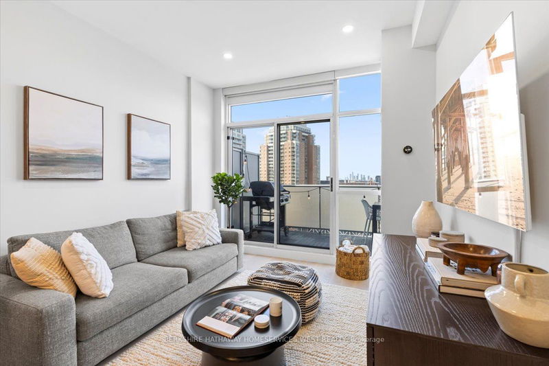 Preview image for 1 Shaw St #Ph23, Toronto
