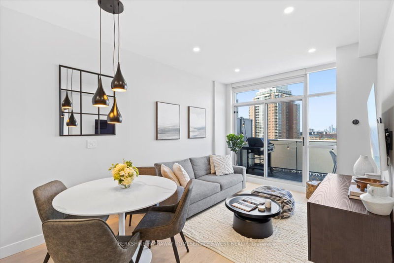 Preview image for 1 Shaw St #Ph23, Toronto