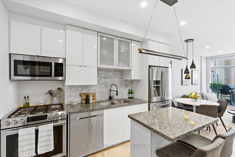 Preview image for 1 Shaw St #Ph23, Toronto