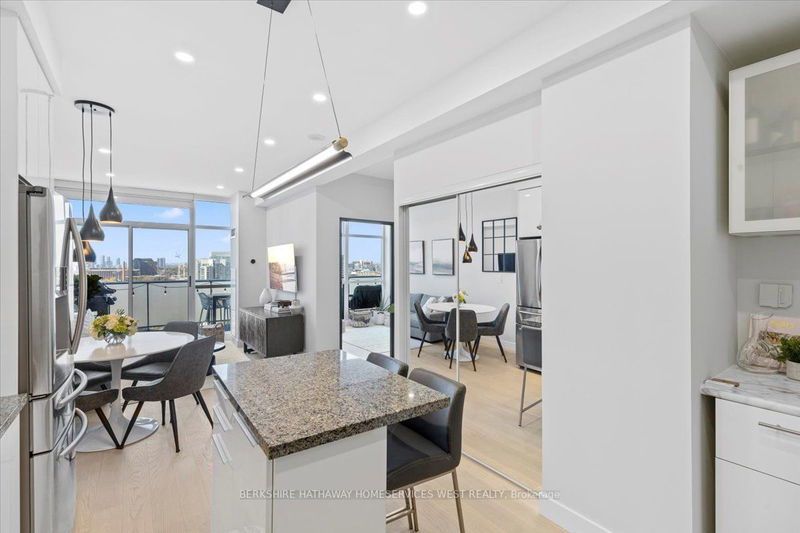 Preview image for 1 Shaw St #Ph23, Toronto