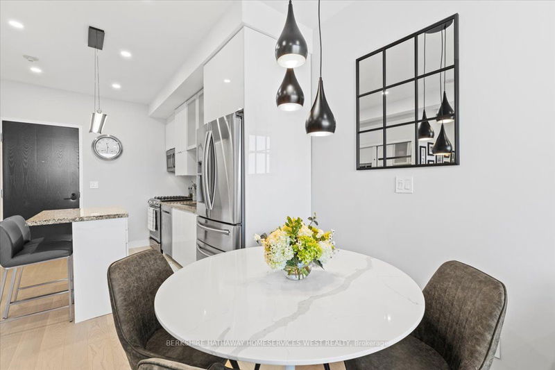 Preview image for 1 Shaw St #Ph23, Toronto