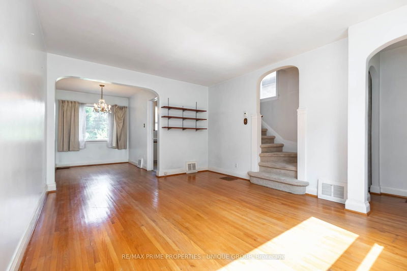 Preview image for 114 Glenvale Blvd, Toronto