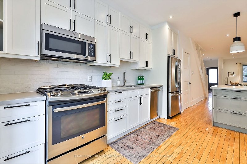 Preview image for 22 Roxton Rd, Toronto