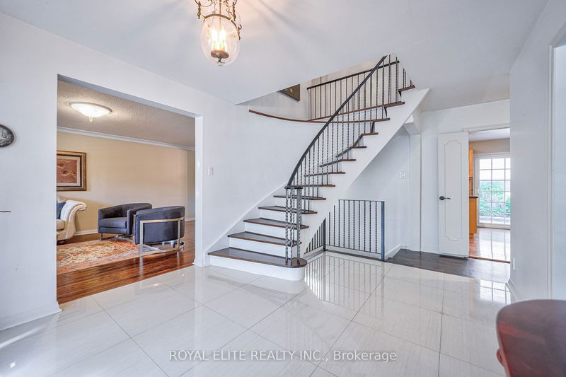 Preview image for 76 Kentland Cres, Toronto