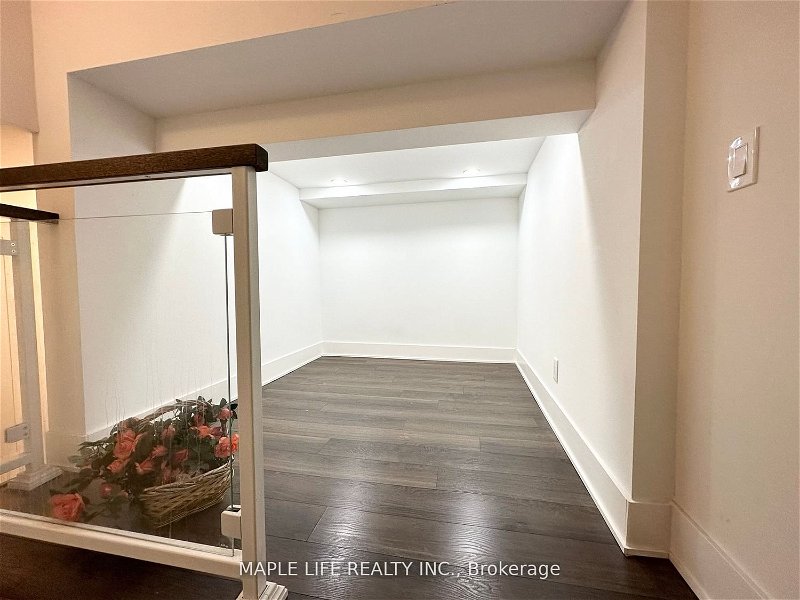 Preview image for 111 St Clair Ave W #817, Toronto