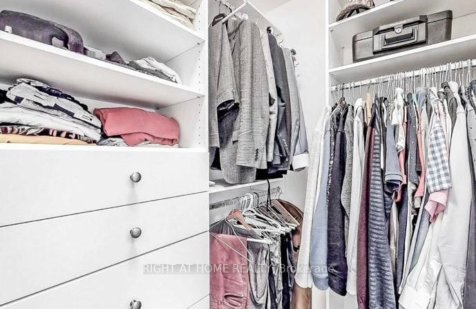 Preview image for 89 Dunfield Ave #907, Toronto