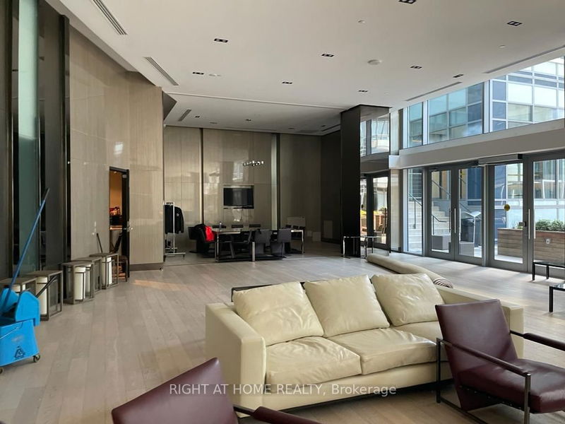 Preview image for 89 Dunfield Ave #907, Toronto
