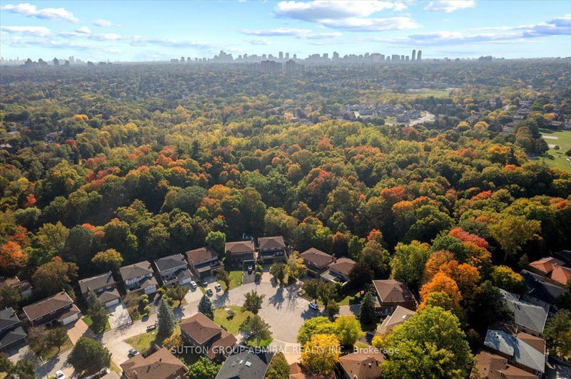 Preview image for 19 Carmel Crt, Toronto